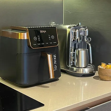 Apartment Kings, Hudson Quarter, York