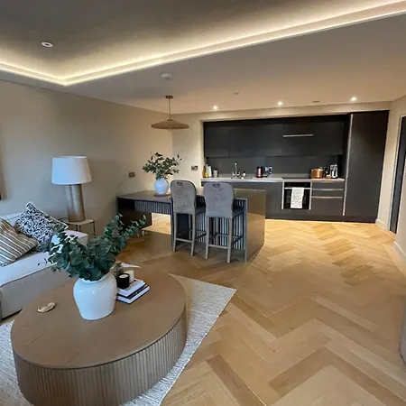 Apartment Kings, Hudson Quarter,