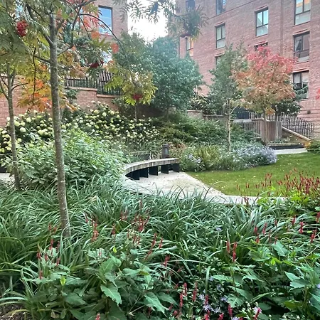 Daire Kings, Hudson Quarter,