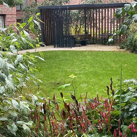 Apartment Kings, Hudson Quarter, York