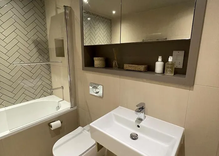 Kings, Hudson Quarter, *