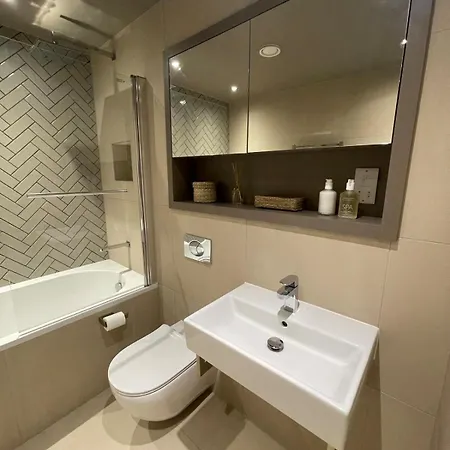 Kings, Hudson Quarter, *